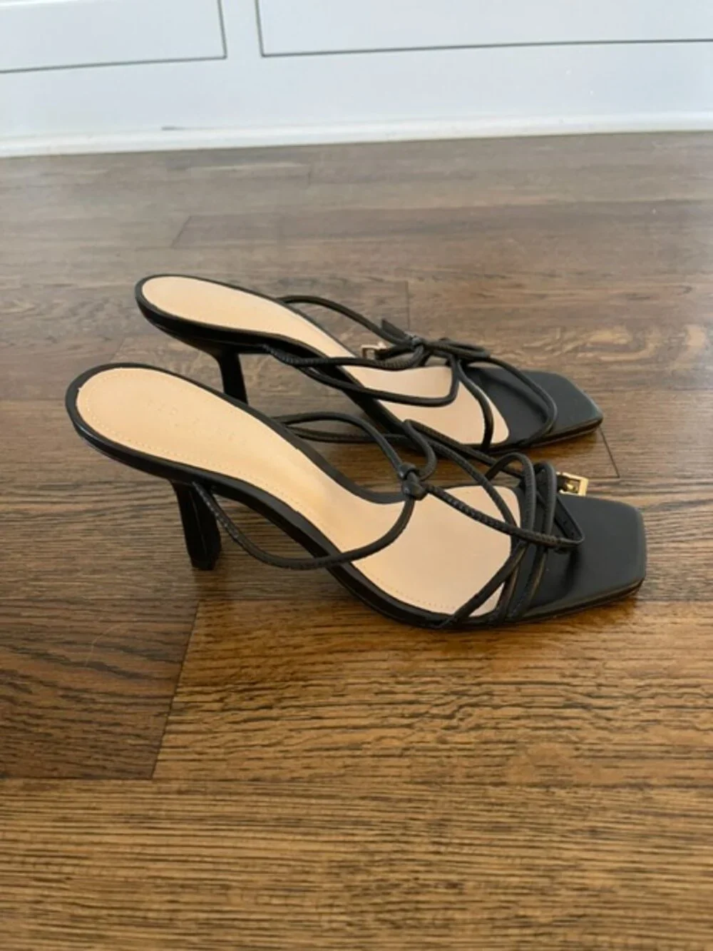 Ted Baker Black Leather Strappy Knotted Square Toe Heeled Sandals 39.5 9.5 NWOT